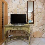 Guesthost - Stunning Paola With Swimming Pool & Terrace! *