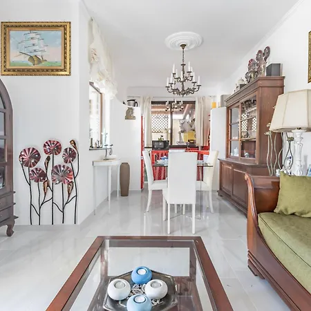 Apartment Stunning Paola With Swimming Pool & Terrace!