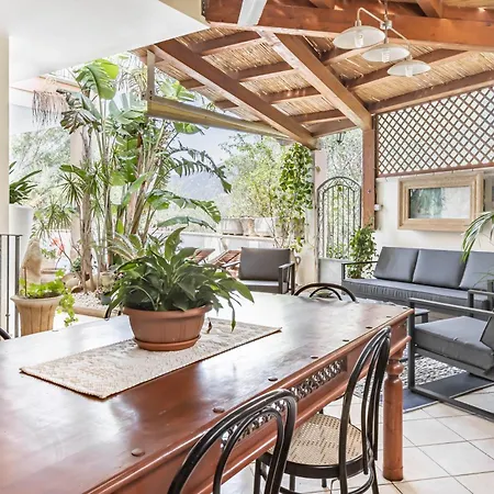 Lägenhet Stunning Paola With Swimming Pool & Terrace!