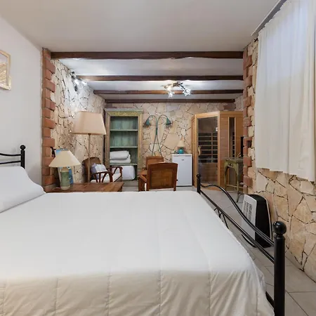 Guesthost - Stunning Paola With Swimming Pool & Terrace! *