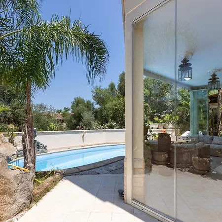 Lägenhet Stunning Paola With Swimming Pool & Terrace!